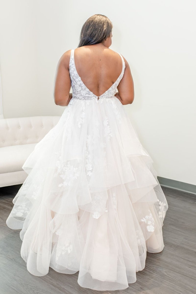 Elegant A-Line V Neck Wedding Dresses with Appliques