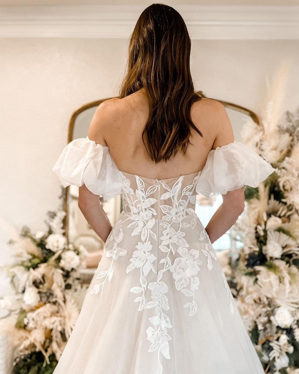 Cute A Line Sweetheart Tulle Wedding Dresses with Lace