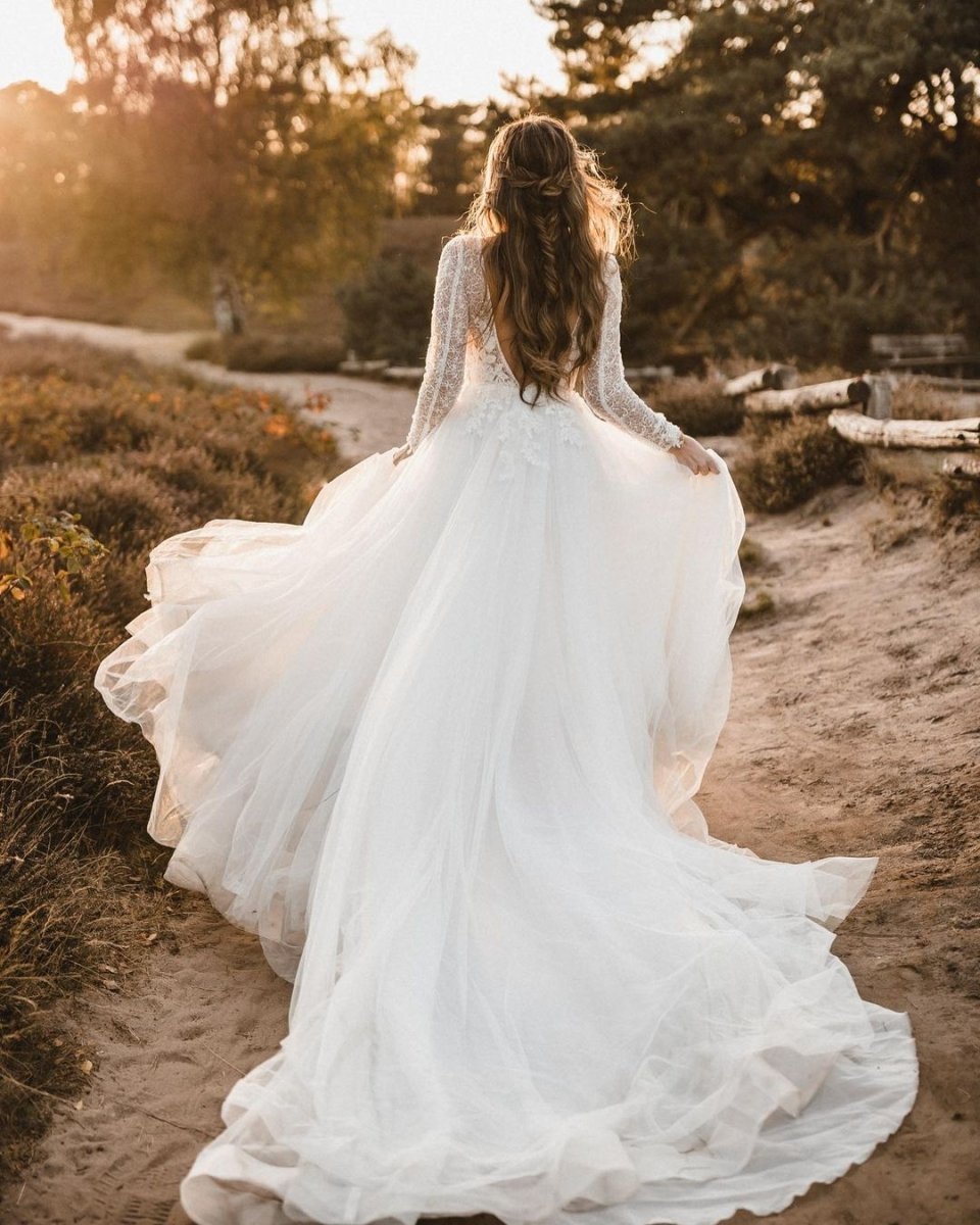 Elegant A Line V Neck Tulle Wedding Dresses with Lace