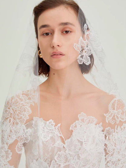 Delicated Lace Traditional Drop Veils Ivory Tulle & Lace Wedding Veil