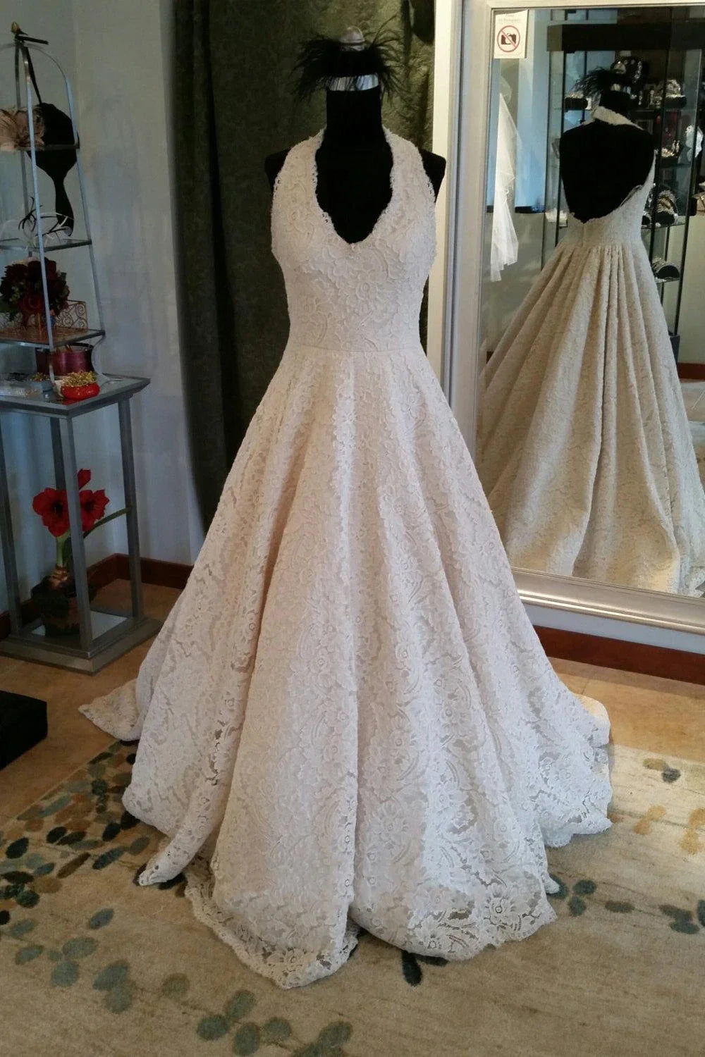 Elegant Sleeveless Pleated Lace Halter A-Line Wedding Dress